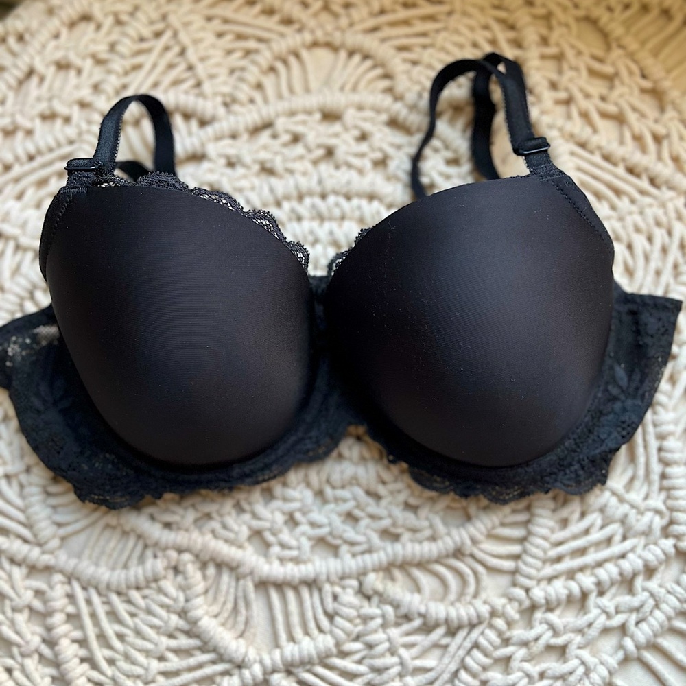 Victoria’s Secret Dream Angels lined demi smooth black bra 36D
